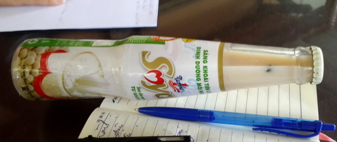 Phát[-]hiện[-]thêm[-]chai[-]sữa[-]đậu[-]nành[-]“Number[-]One”[-]có[-]vật[-]lạ